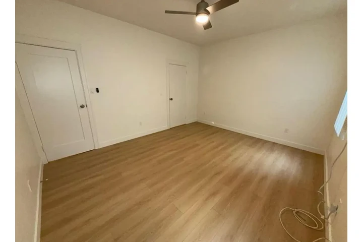 $2250 : 3 bedroom Apt available in LA image 5