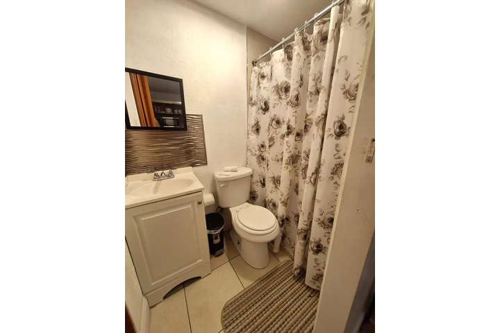 $1500 : EFFICIENCY en West Miami image 6
