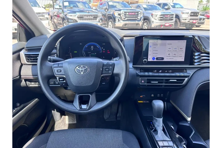 2025 Camry LE image 8