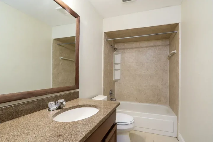 $2345 : GOOD USE SINGLE HOME image 1