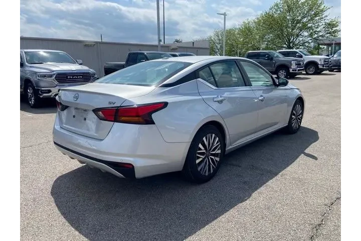 $21897 : Nissan Altima 2024 2.5 SV 4d image 3