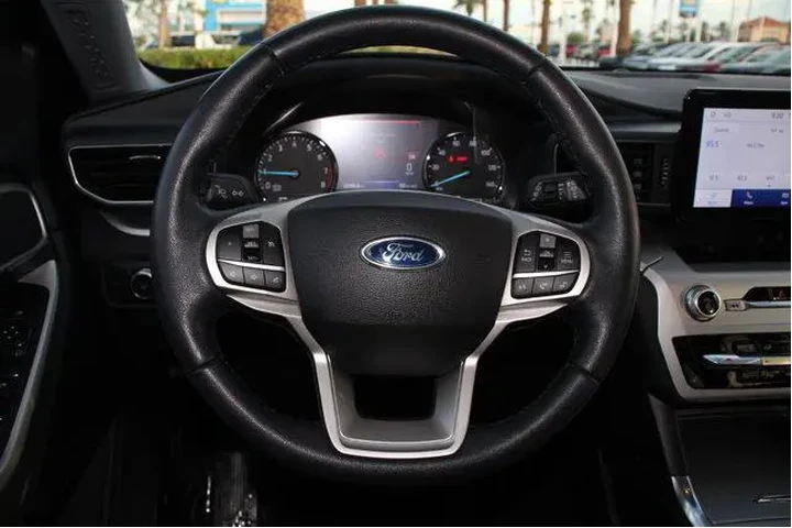 $27995 : Ford Explorer 2022 AWD XLT 4 image 4