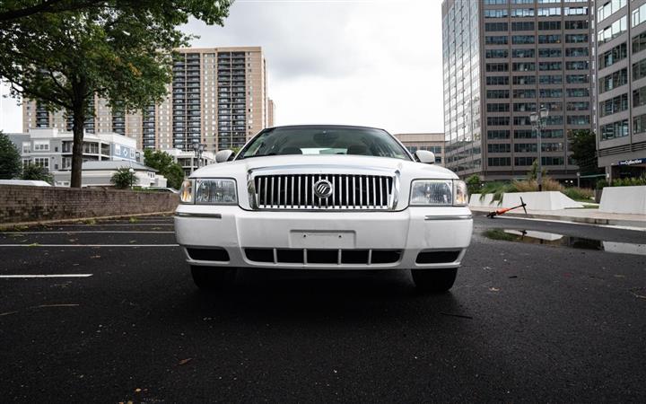 $10250 : 2010 MERCURY GRAND MARQUIS image 9