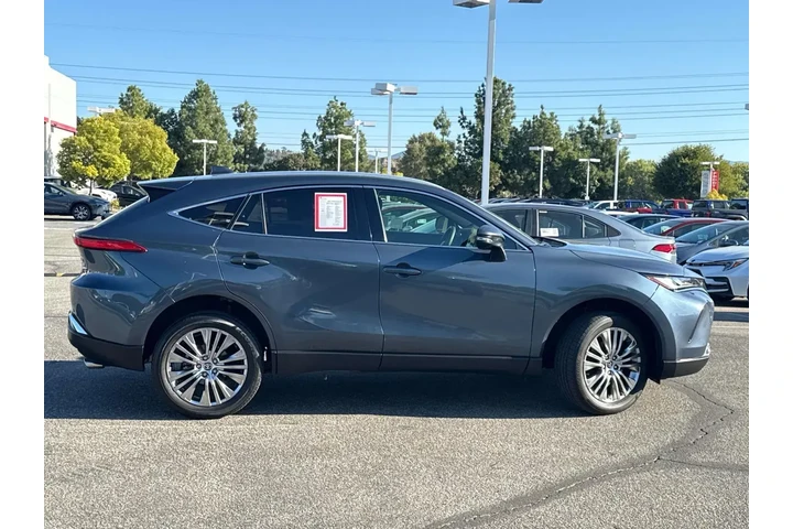 $32870 : Toyota Venza 2022 AWD LE 4dr image 3