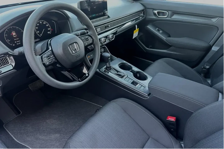 $25981 : Honda Civic 2025 LX 4dr Seda image 9