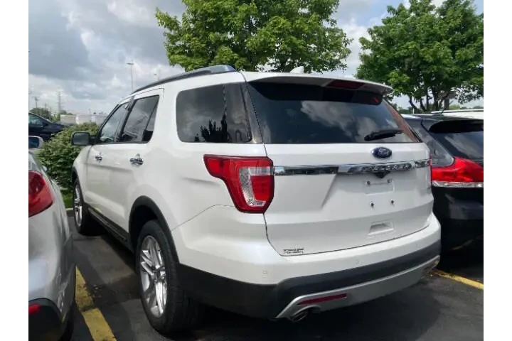 $12500 : 2016 Explorer Limited image 3