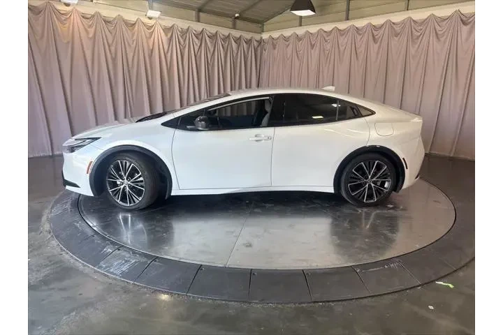 $27799 : Toyota Prius 2025 XLE 4dr Ha image 8