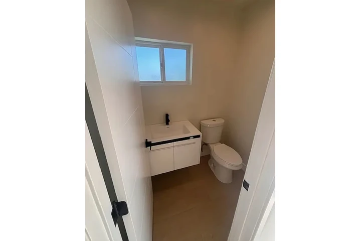 $1400 : Charming Studio For Rent image 6