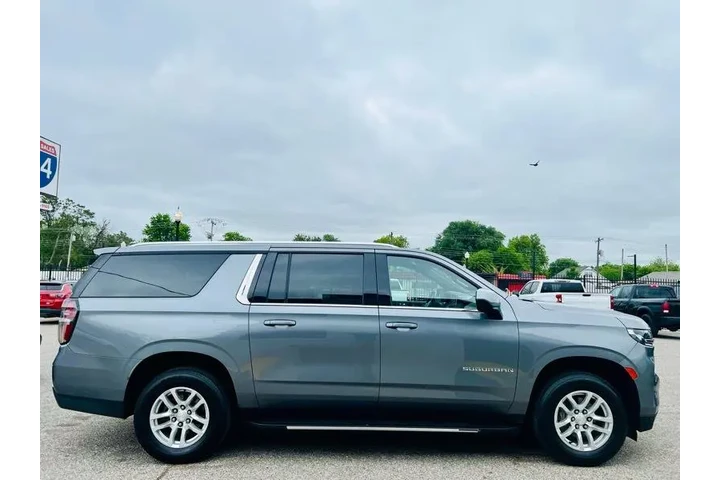 $28995 : 2021 Suburban LT 2WD image 8