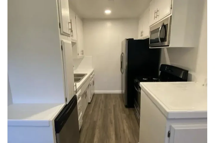 $1100 : APTO RENOVADO EN LOS ANGELES image 2