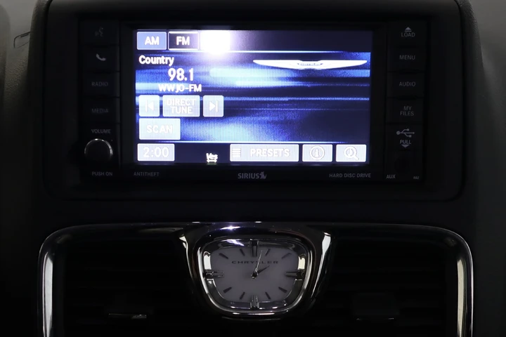 $14997 : Chrysler Town and Country 20 image 1