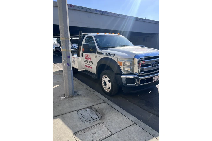 Chuy Towing Services image 5