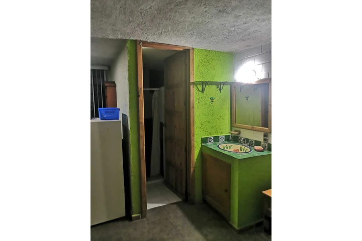 $4400 : Rento cuarto independiente image 2