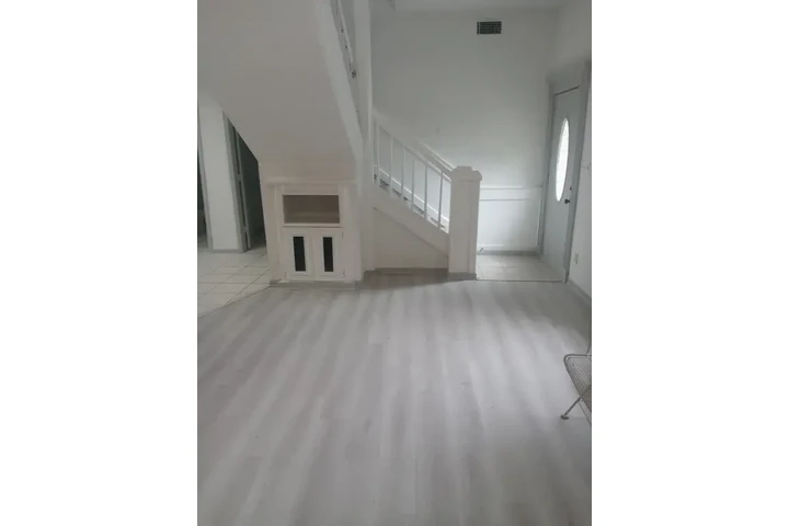 $1100 : East Houston Home image 2