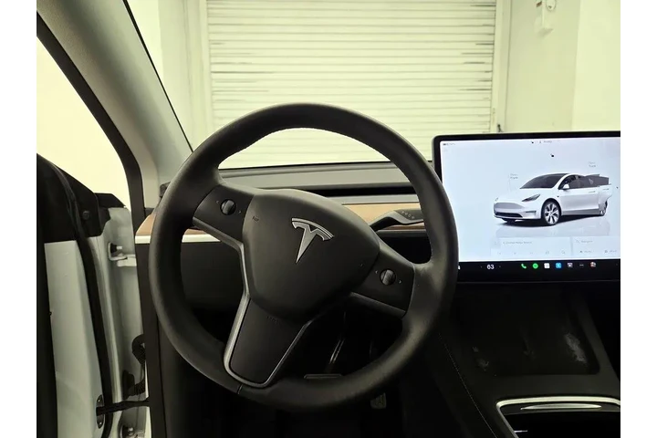$29998 : Tesla Model Y 2022 AWD Long image 10