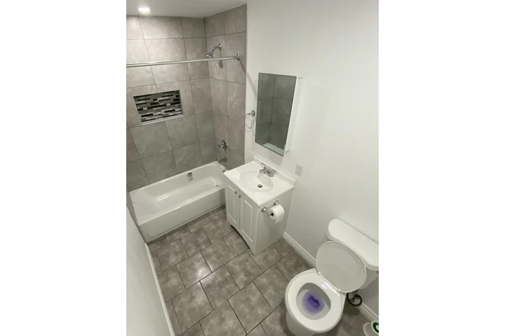 $1600 : 1 Recámara y 1 Baño en Renta image 9