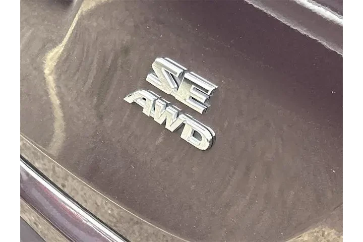 $15898 : Toyota RAV4 2017 AWD SE 4dr image 4