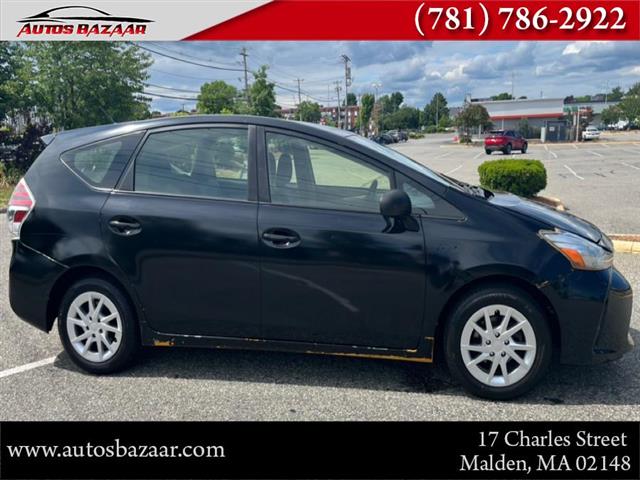 $8900 : Used 2016 Prius v 5dr Wgn Fiv image 4