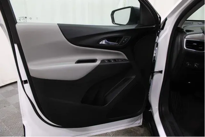 $20988 : Chevrolet Equinox 2024 LS 4d image 6