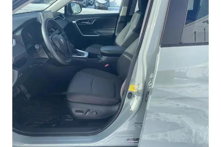 $29991 : Toyota RAV4 2023 AWD XLE 4dr image 9