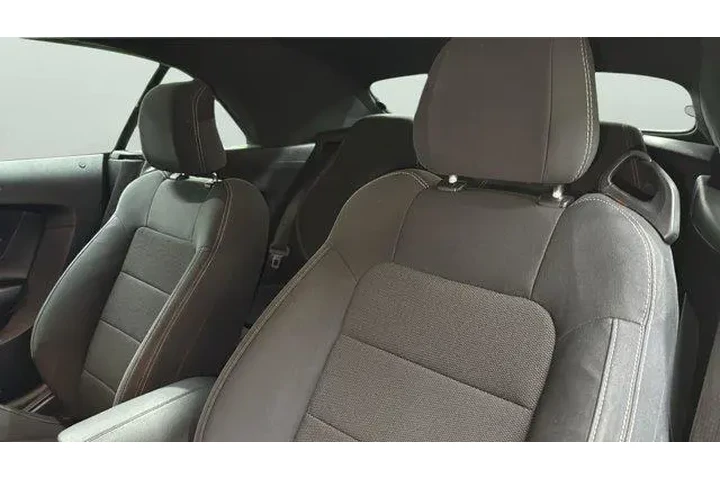 $12857 : Ford Mustang 2016 V6 2dr Con image 10