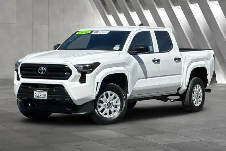 $33300 : Toyota Tacoma 2024 4x2 SR 4d image 2