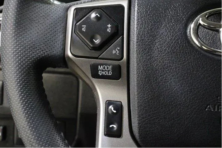 $38482 : Toyota Tacoma 2023 4x4 SR5 V image 9