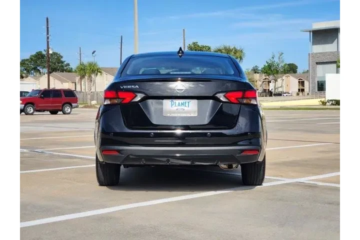 $17506 : Nissan Versa 2025 SV 4dr Sed image 6