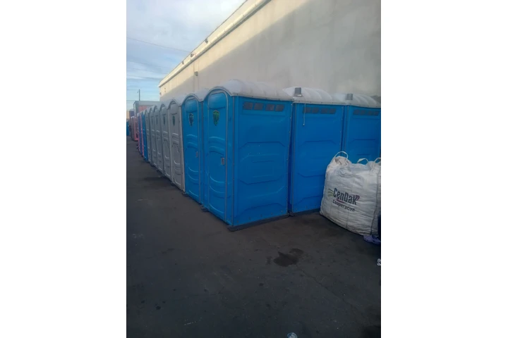 Baños Portátiles Disponibles image 7
