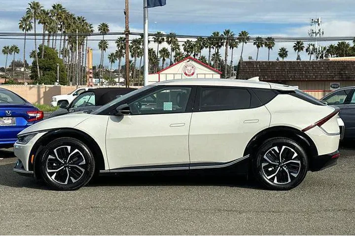 $26490 : Kia EV6 2024 Wind 4dr Crosso image 10