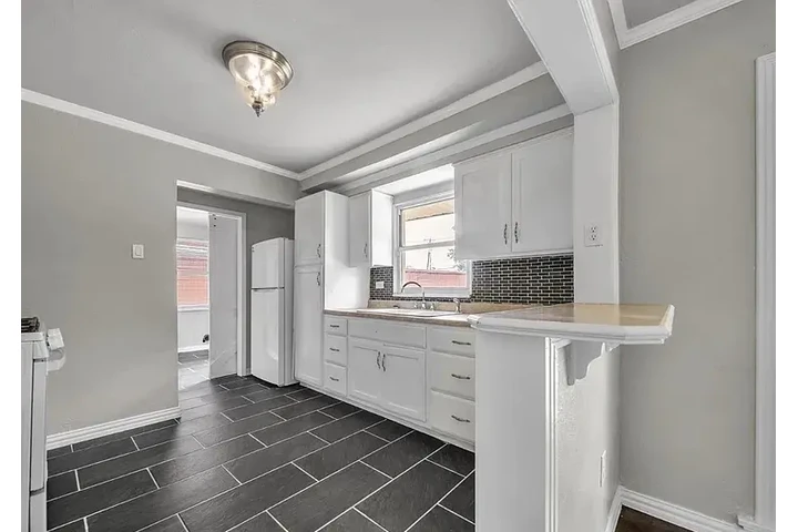 $1350 : HOUSE RENT IN DALLAS TAXES image 6