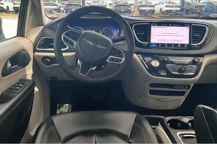 $23892 : Chrysler Pacifica 2023 Touri image 6