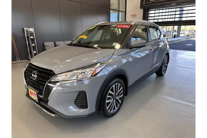 $17895 : Nissan Kicks 2023 SV 4dr Cro image 1