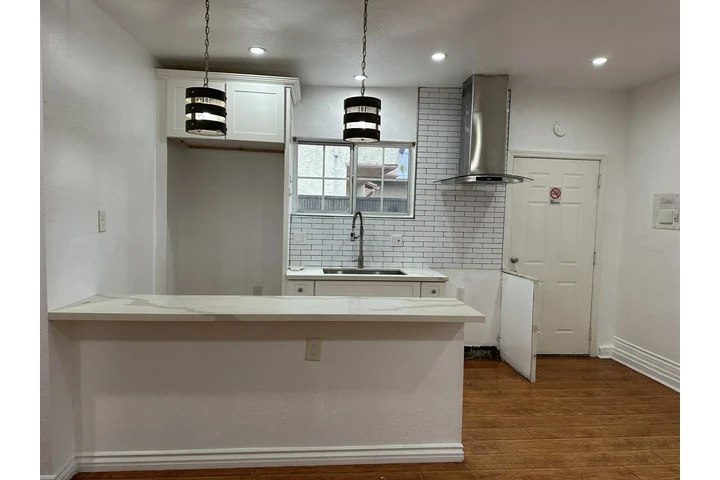 $1600 : Estudio Moderno en Los Angeles image 6