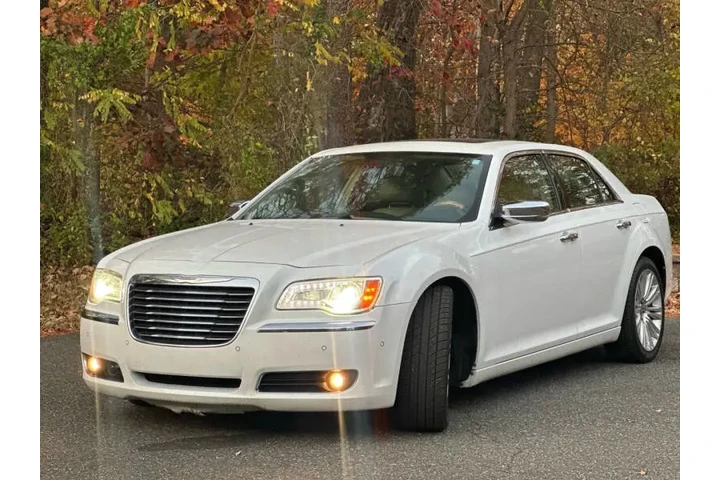 $11990 : 2014 300 C image 3