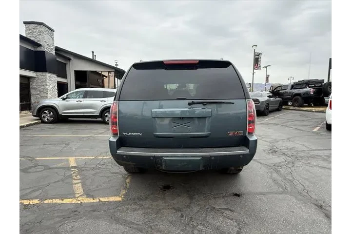 $8990 : GMC Yukon 2008 AWD Denali 4d image 4