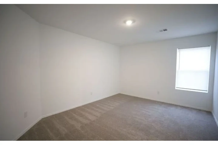 $1600 : Rent image 7