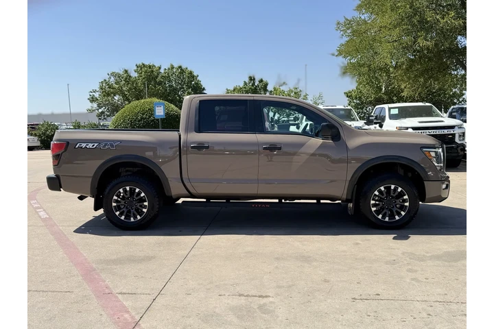$31900 : 2023 Titan PRO-4X image 8