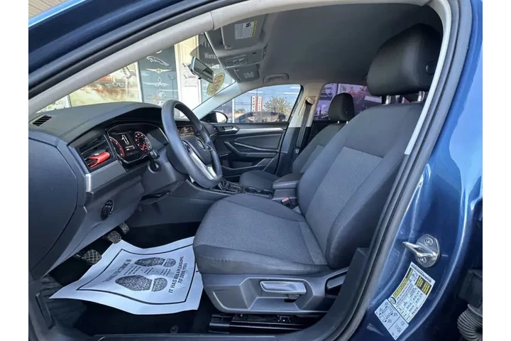 $17999 : 2020 Jetta R-Line image 10