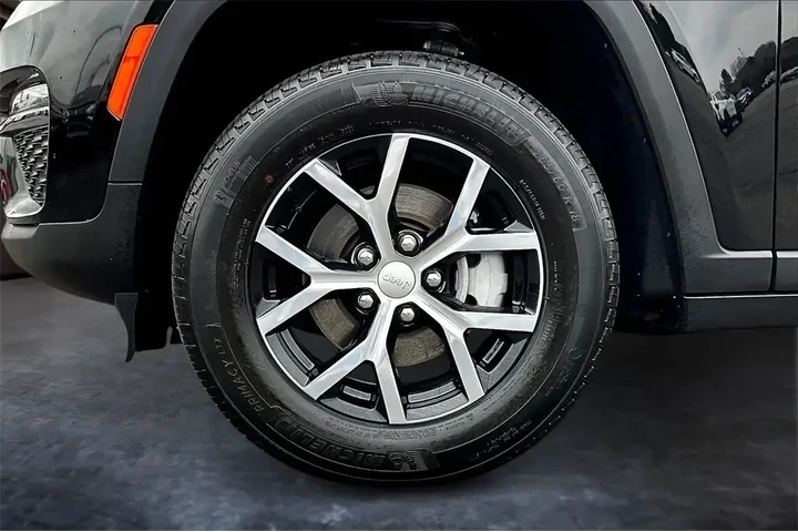 $29270 : Jeep Grand Cherokee 2023 4x4 image 9