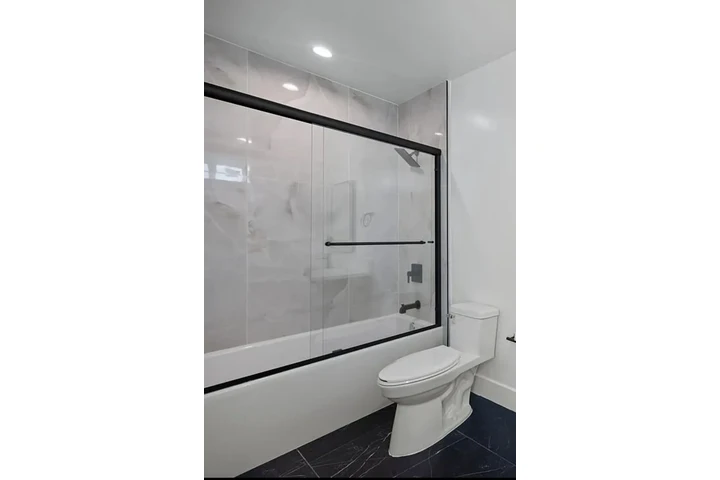 $4125 : 4 Bed. 4 Bath 3209 W 18th St. image 2