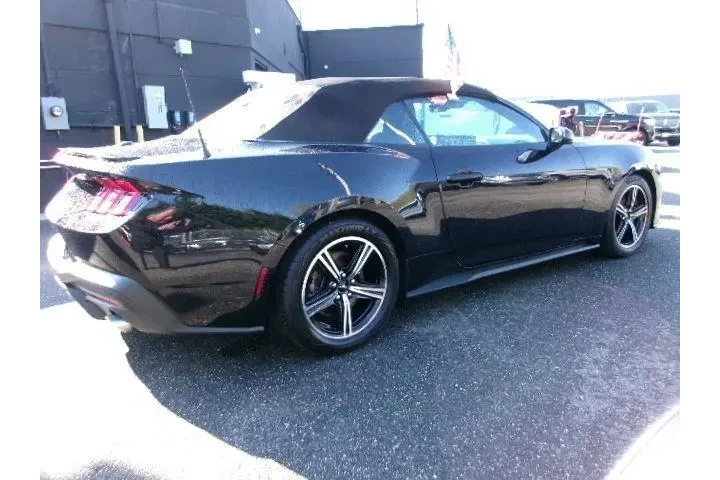 $37695 : Ford Mustang 2025 EcoBoost 2 image 5