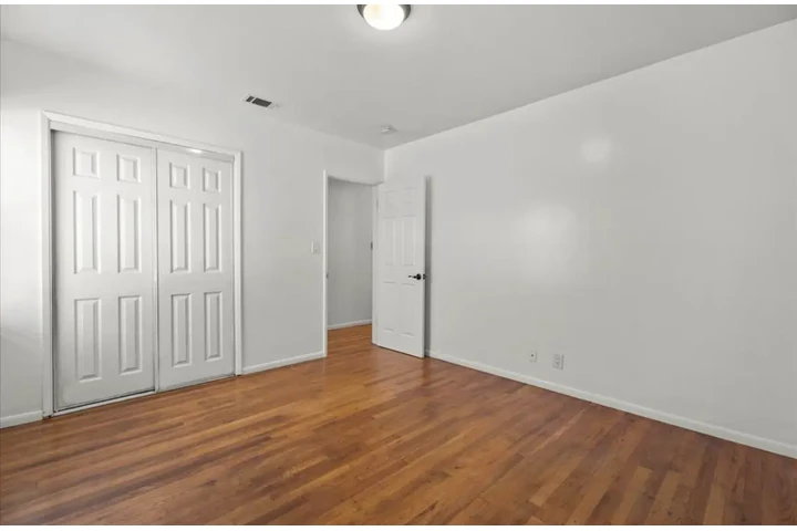 $2480 : Beautiful 3Bed 2Bath House, LA image 6
