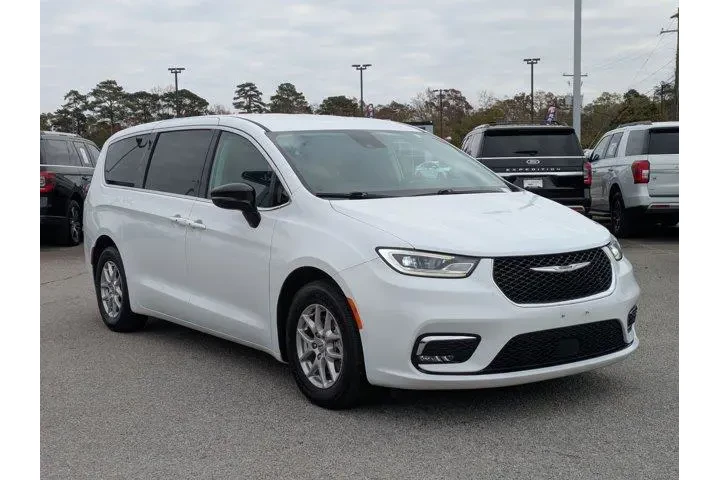 $27995 : Chrysler Pacifica 2024 Touri image 3