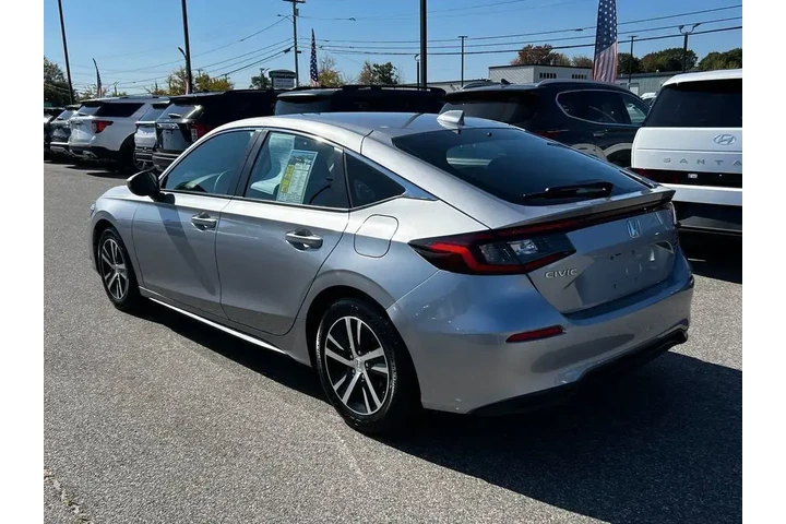 $22991 : Honda Civic 2024 LX 4dr Hatc image 9