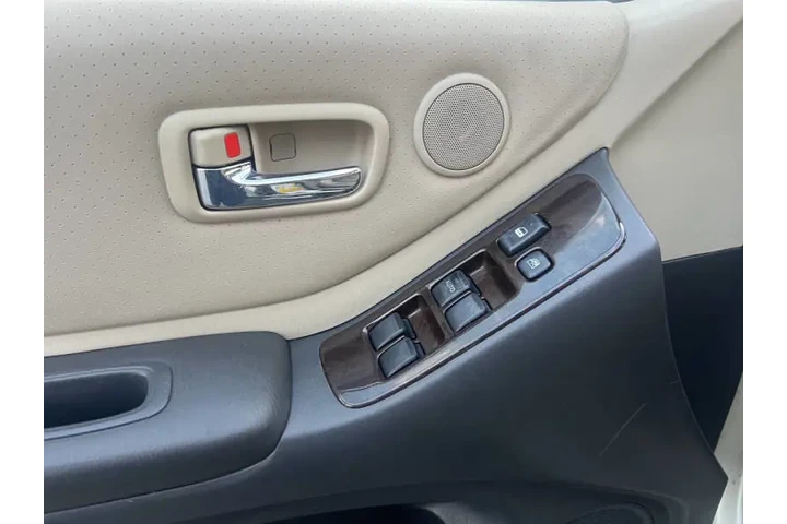 $3900 : 2001 Highlander image 10