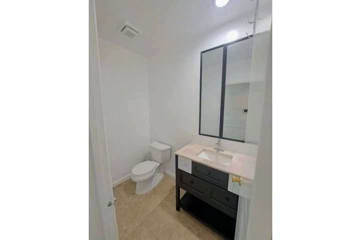 $2500 : 3 bedroom house in South LA image 10