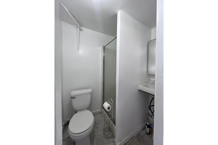 $1350 : Garage convertido en vivienda image 3