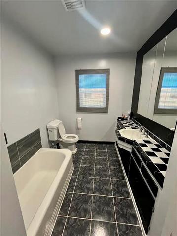 $1700 : South-Gate 3 & 2 Bath image 5