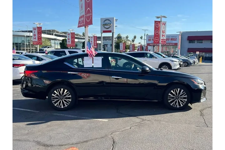 $18998 : Nissan Altima 2023 2.5 SV 4d image 6